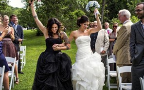 Έτοιμο το νομοσχέδιο για γάμους ομόφυλων ζευγαριών με τεκνοθεσία